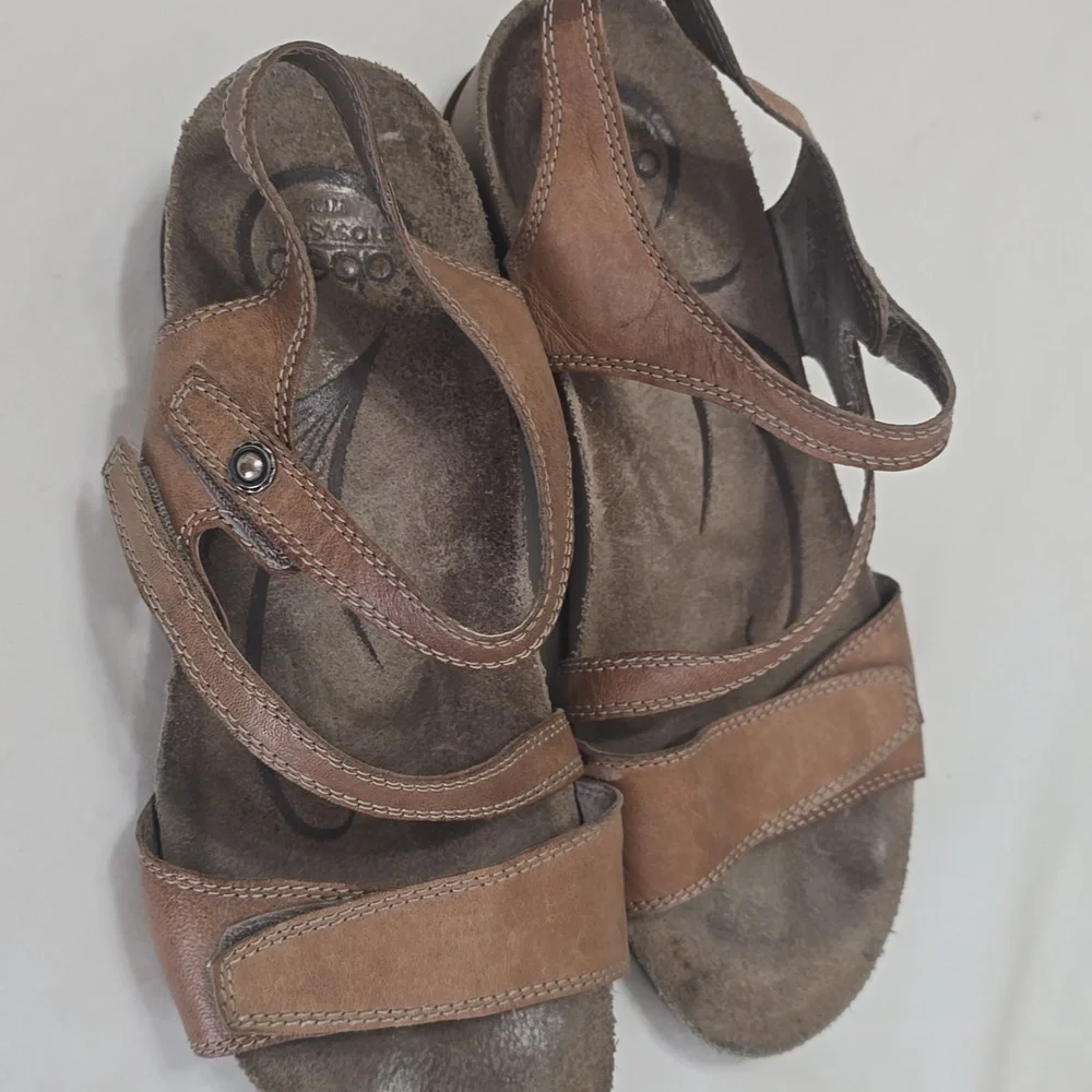 Abeo‎ Tan Leather Wedge Sandals 8